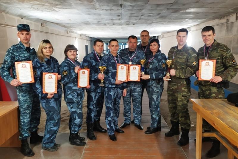Представительница сызранского СИЗО победила в областных соревнованиях по стрельбе из пистолета Макарова