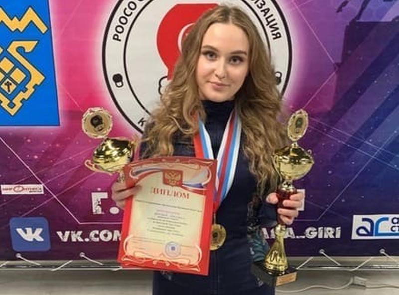 Второкурсница из Сызрани подняла больше 7 тонн на соревнованиях по кистевой тяге гири