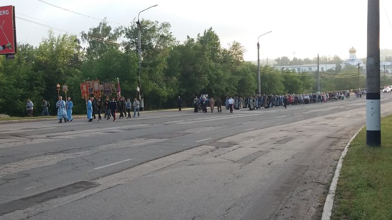 Крестный ход в Сызрани прошел уже половину пути: сотни горожан и гостей города вышли прославить святыню
