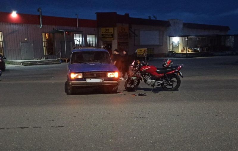 Молодой мотоциклист получил травмы после столкновения с легковушкой в Сызрани
