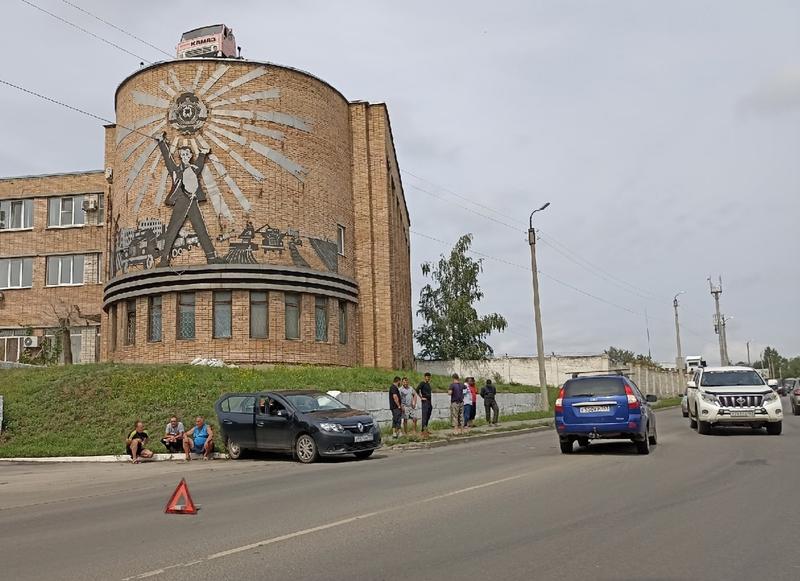 В районе поселка Западный в Сызрани растет автомобильный затор: тому есть сразу две причины
