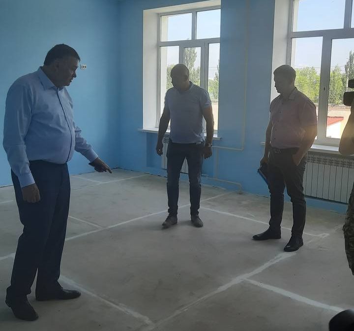 Глава Сызрани Анатолий Лукиенко проехал по школам, где проходит ремонт