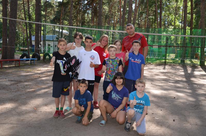 Бронзовый призер Кубка Мира учил ребят играть в бадминтон в детском лагере под Сызранью
