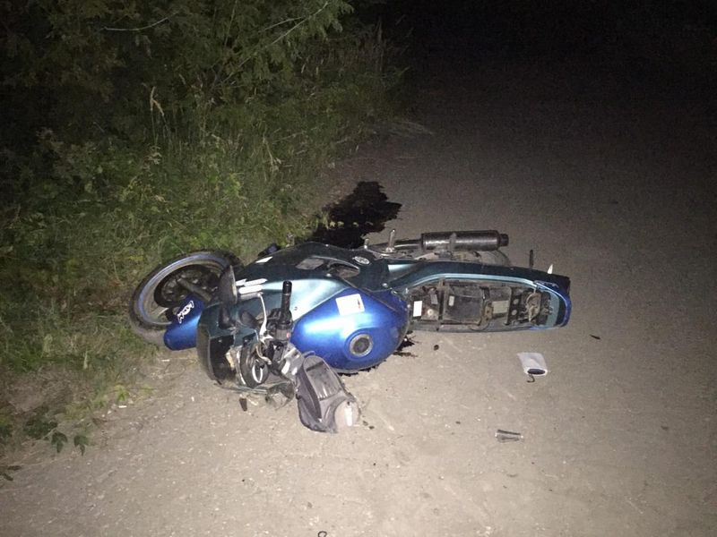 Управлял 19-летний парень, не имевший право садиться за руль: страшная смерть двух молодых мужчин на мотоцикле