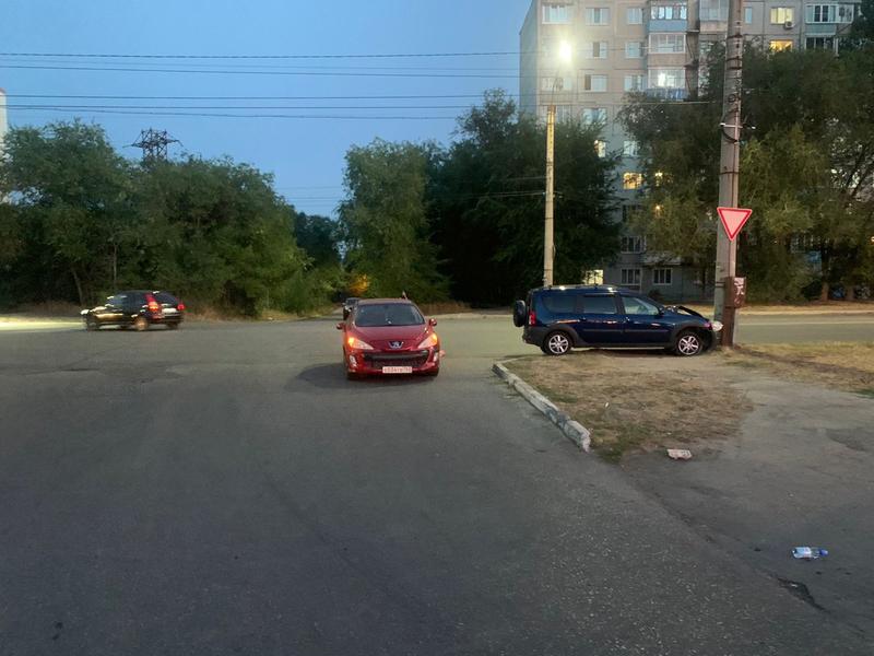 ������� �� ����� �� ������� ������� � �� �������� ��� ������, � Largus ������� ���������� � �����. ���������� ����