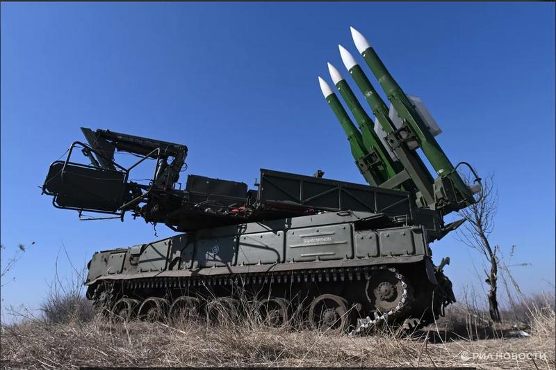 Человек погиб после падения дрона на АЗС в Орловской области