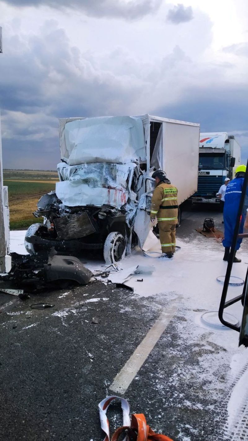 В Сызранском районе столкнулись фура Volvo и грузовая Газель