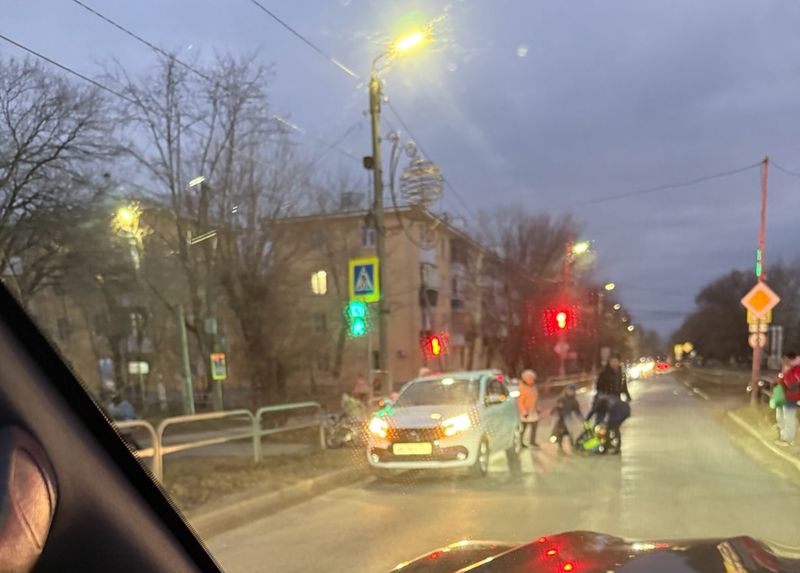 Жители Сызрани сообщают о сбитом около школы ребенке