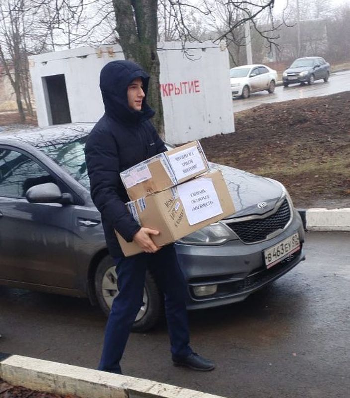 Сотрудники почты помогли жителям Сызрани доставить подарки детям в приграничную с Украиной зону