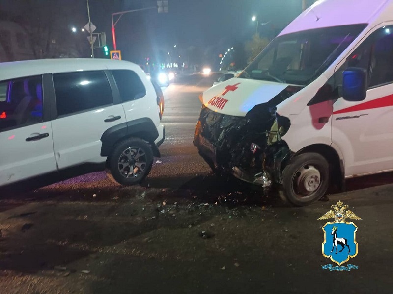 Названы причины вечерней аварии с каретой Скорой помощи в центре Сызрани