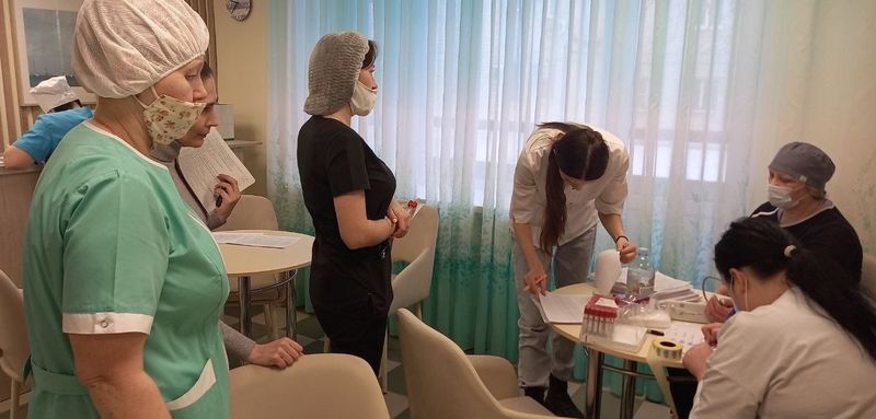 В Сызрани медики проводят диспансеризацию с выездом в учреждения - и удобно, и полезно