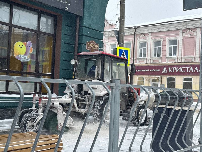 Жители Сызрани поразились при виде «тракторёнка», не оставившего снегу ни одного шанса