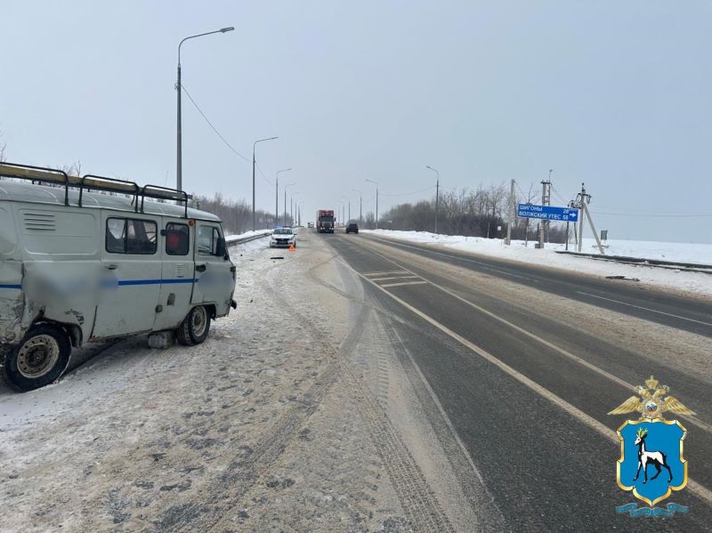 В Сызранском районе водитель «Буханки» устроил ДТП на трассе М-5