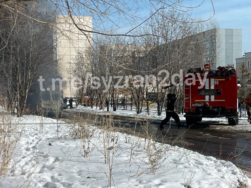 В Сызрани возле школы полыхал автомобиль ГАЗель