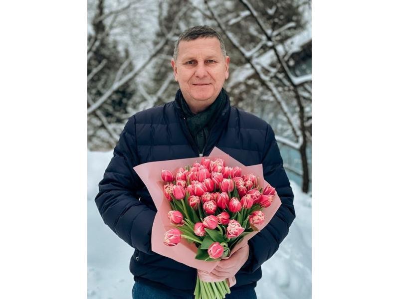 «Будьте счастливы и любимы!» За что мужчины любят женщин, рассказал депутат Госдумы Андрей Трифонов