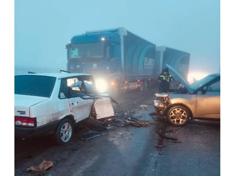 Люди пострадали в жестком ДТП на туманной трассе в Самарской области