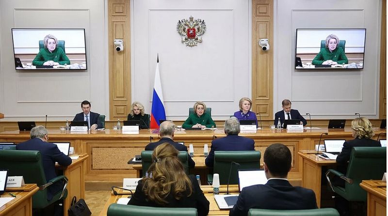 «Пусть учатся дома»: Матвиенко предложила сократить прием в столичные вузы студентов-«неудачников» из провинции