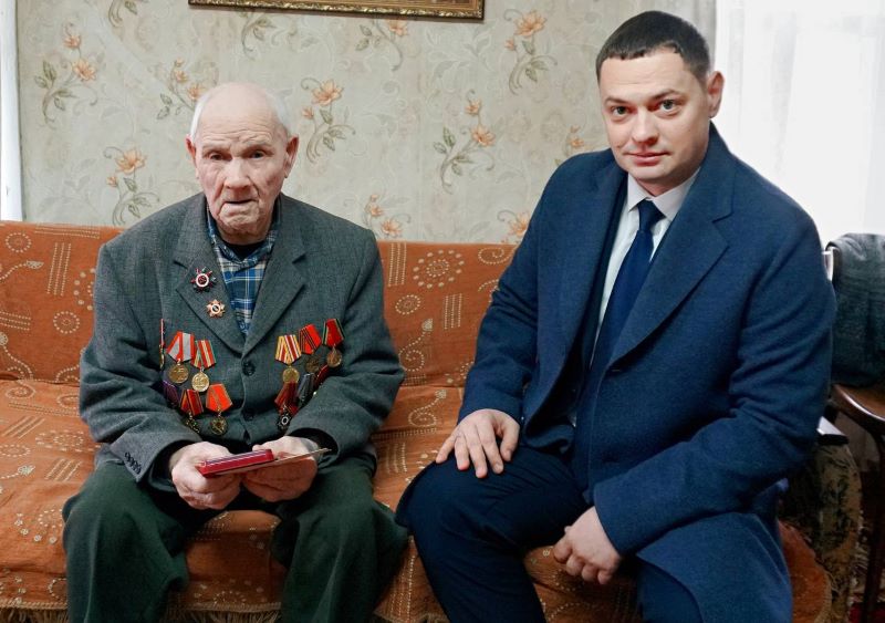 Глава Сызрани вручил медаль памяти Николаю Михайловичу Олухову