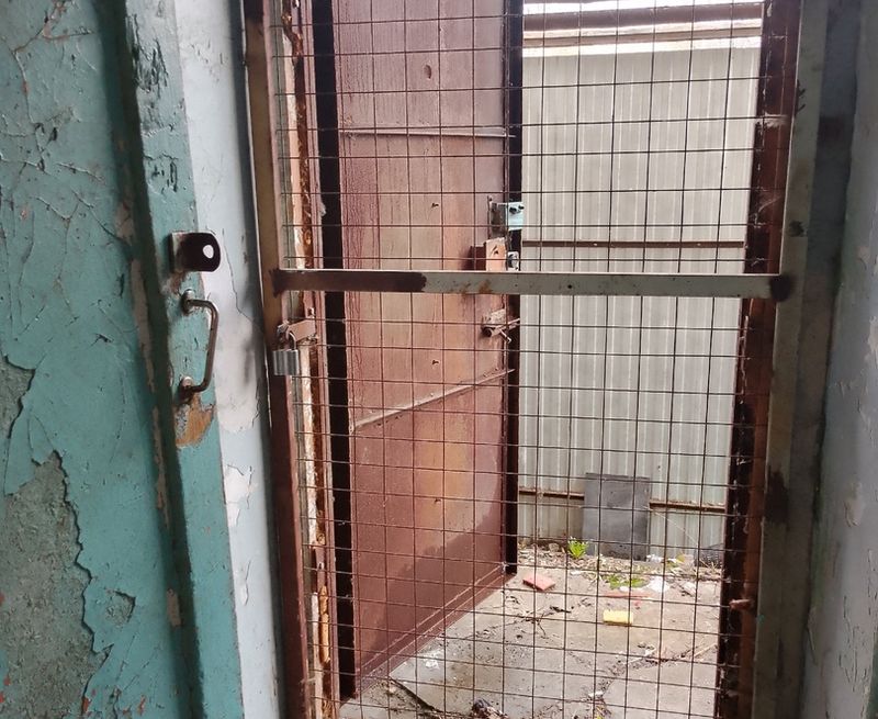 Спасатели побывали в бывших «общагах» Сызрани: увиденное их встревожило