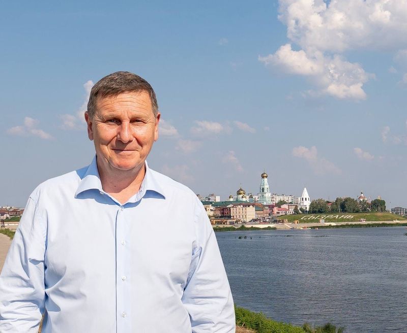 В 22 года - главный экономист, в 45 - гендиректор АО «ТЯЖМАШ», сегодня юбиляр Андрей Трифонов принимает поздравления