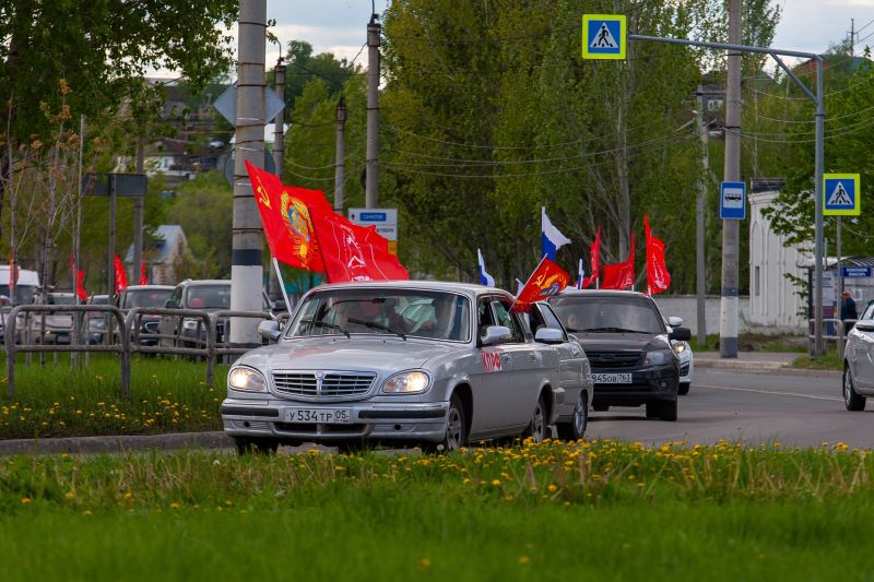 В Первомай в Сызрани члены КПРФ устроили автопробег по памятным местам города