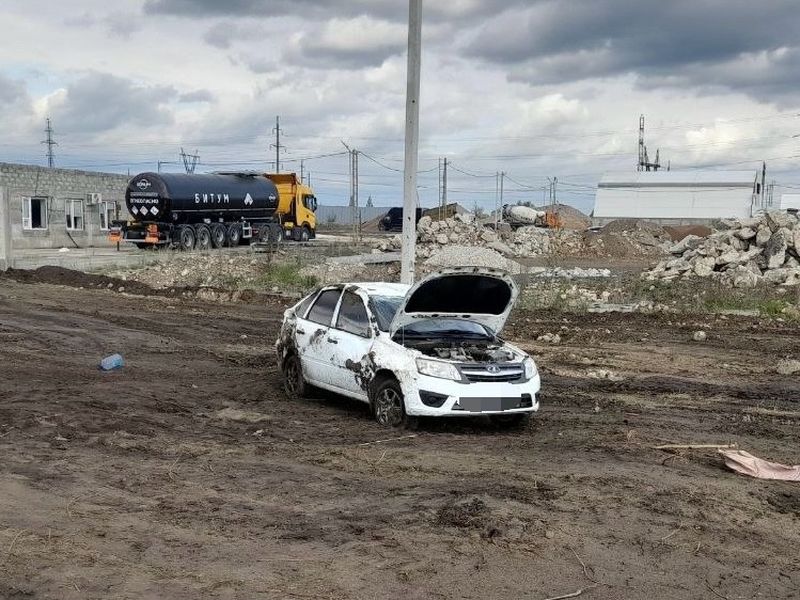 Молодой водитель впечатал авто с пассажиром-школьником в столб