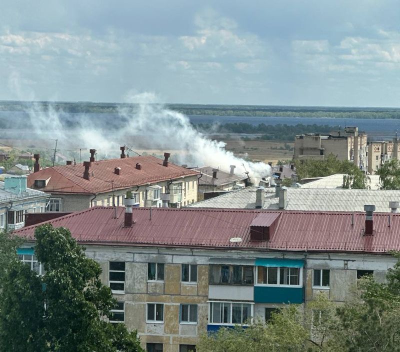 Экстренные службы работают на пожаре в 5-этажном доме в Сызрани