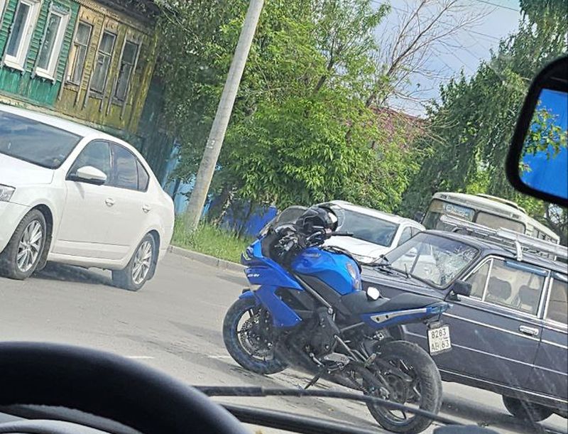 Реанимобиль прибыл на место столкновения мотоцикла с авто в Сызрани