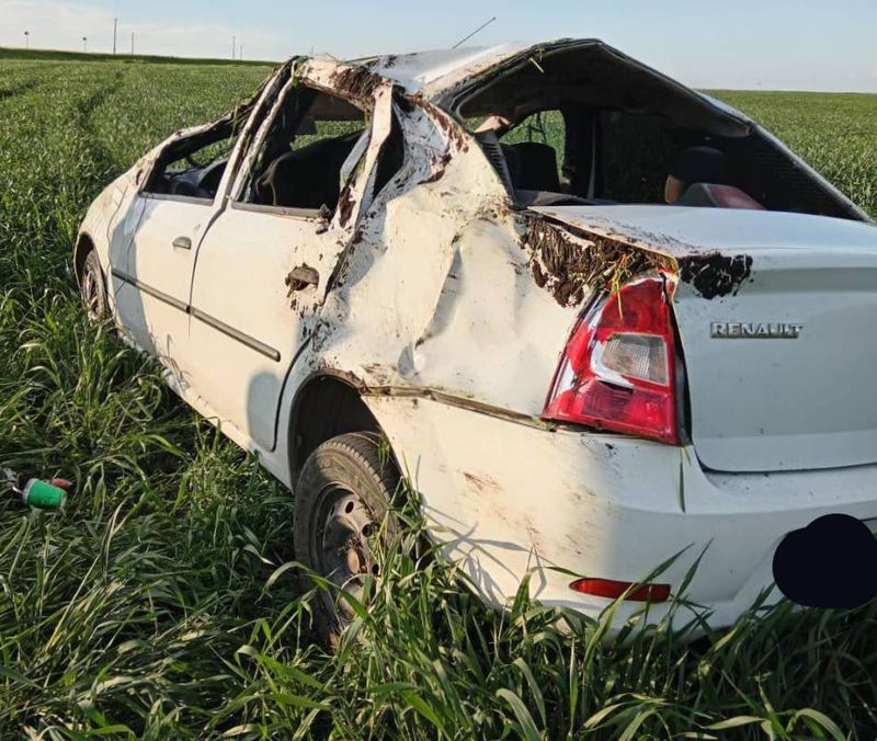 Людей из опрокинувшейся иномарки срочно доставили в больницу Сызрани