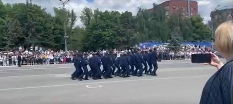 «А-я-я!» Курсанты СВВАУЛ исполнили африканский танец на празднике в Сызрани