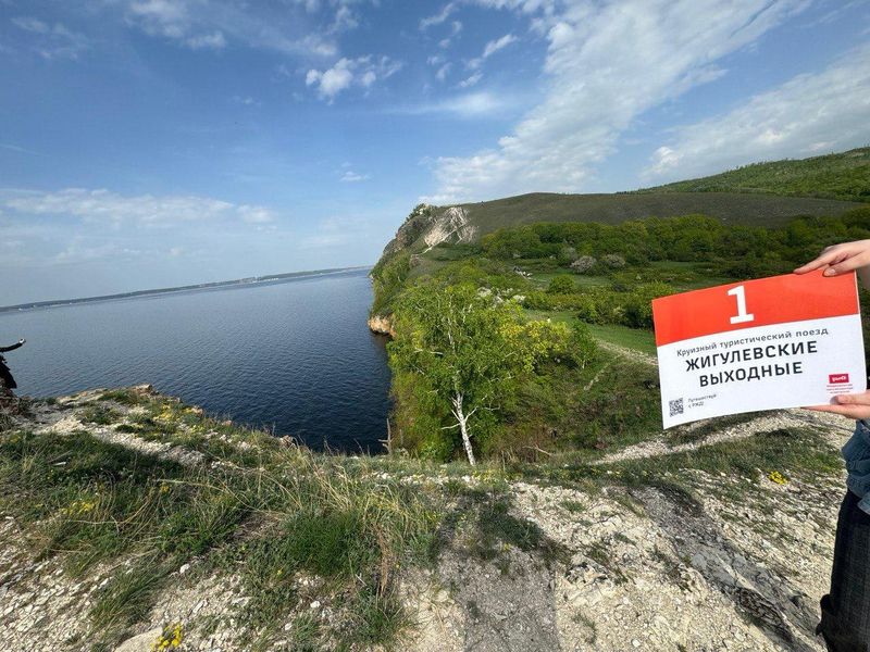 Туристы прибыли на московском поезде в Сызрань и узнали, как печется «Паутинка»