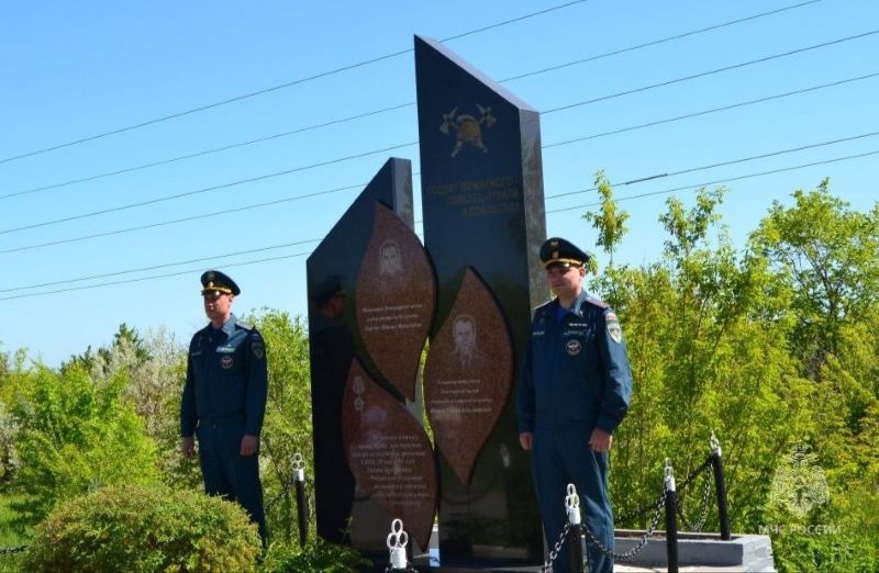 В Сызрани почтили память сотрудников, погибших при исполнении служебного долга