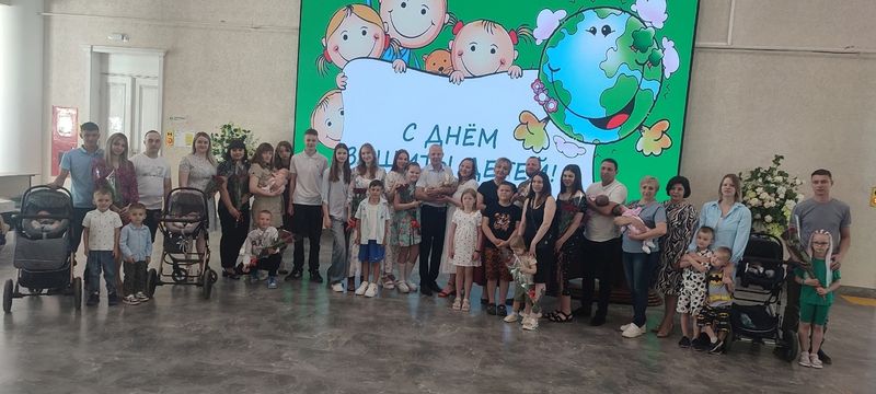 В ЗАГС Сызрани пригласили недавно родившихся малышей и их родных