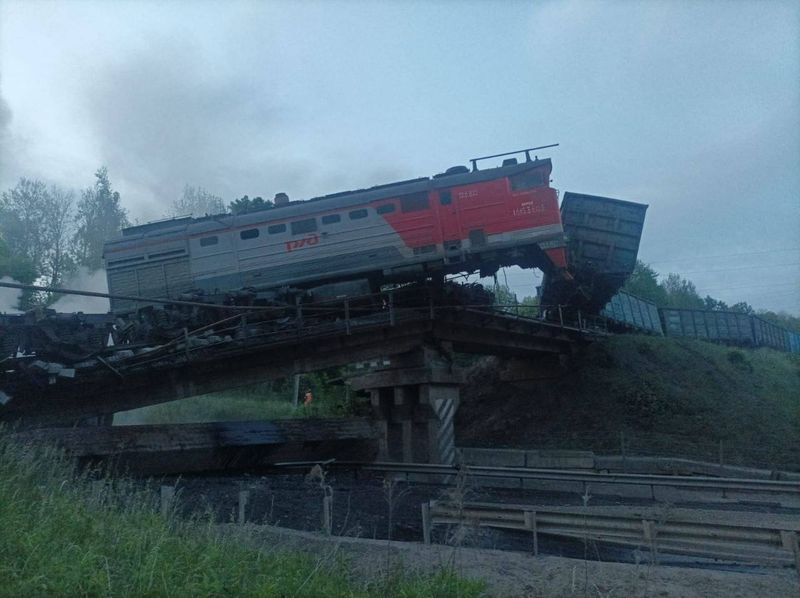 Ночью произошло еще одно обрушение моста, Хинштейн передает о раненом