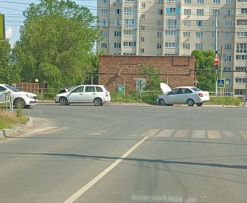 В Сызрани автомобиль протаранил «невезучий» отбойник