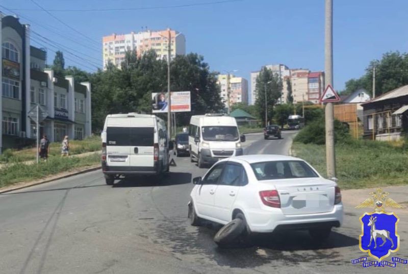 После ДТП в центре Сызрани пассажиров автобуса доставили в больницу