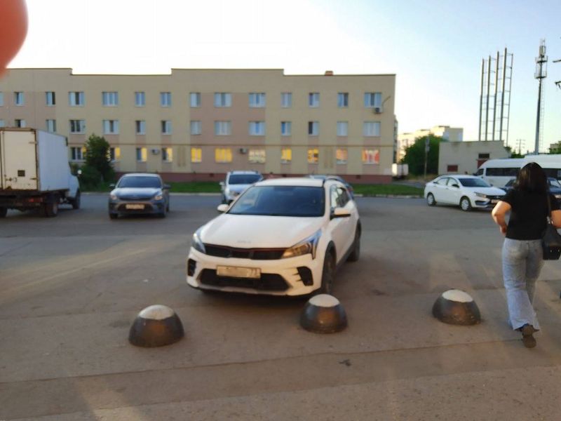 Недовольство покупателей парковкой у ТЦ в Сызрани может оказаться первым «звоночком» для его владельца