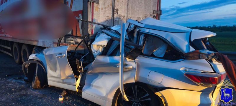 Смертельный манёвр: ночью на трассе в Самарской области Toyota столкнулся с грузовым Ford