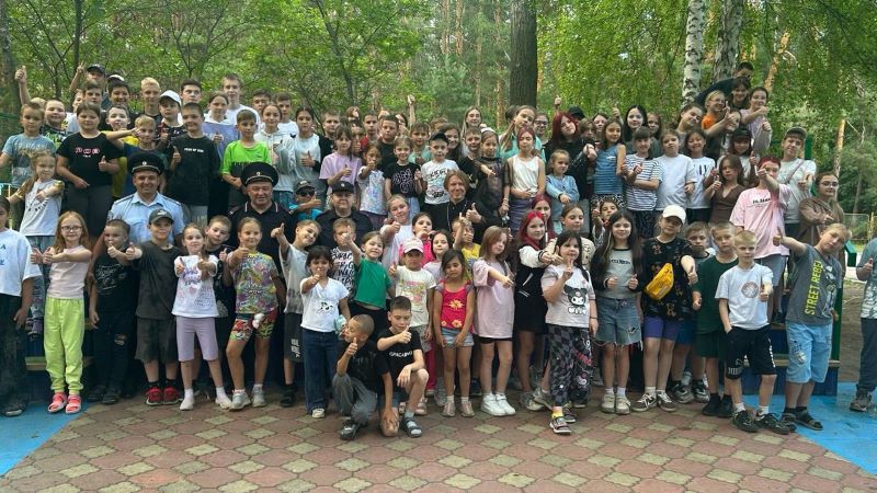 Два подполковника полиции и популярный в Сызрани священник прибыли в загородный лагерь