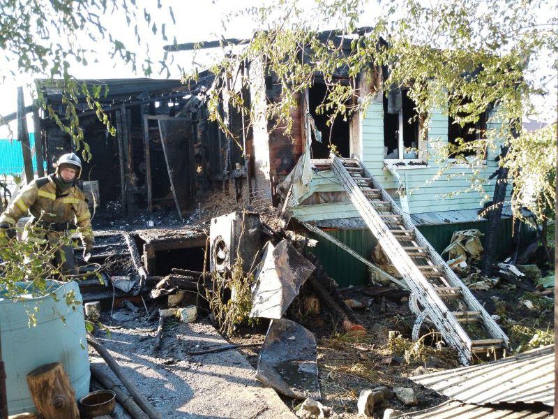 Владельцы сгоревшего дома в переулке Декоративном не успели поменять проводку после первого пожара