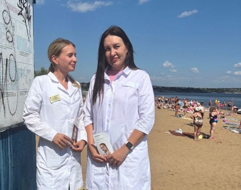 На городской пляж Сызрани прибыли медики с дерматоскопом