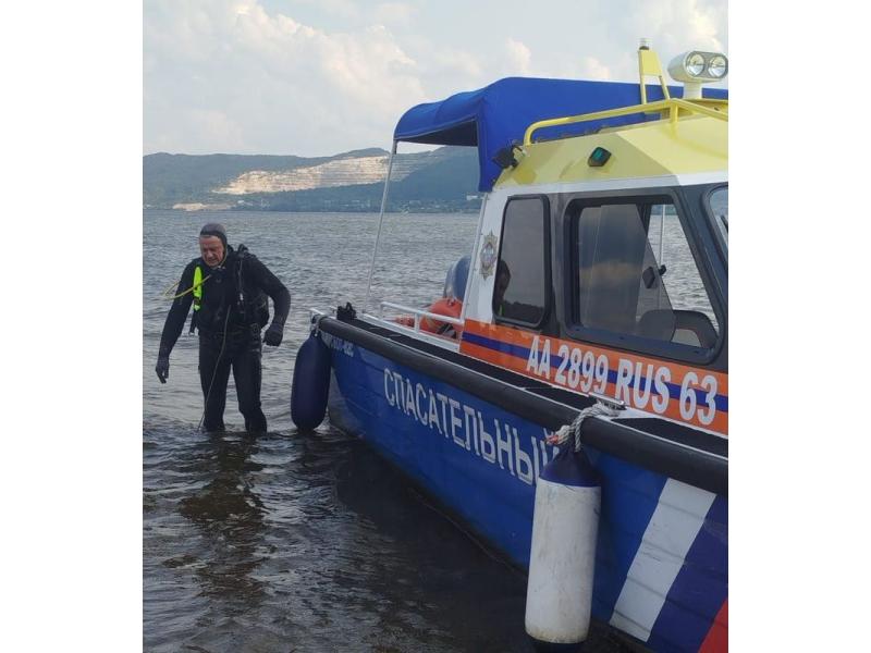 Мужчина купался напротив турбазы - и вдруг исчез в воде