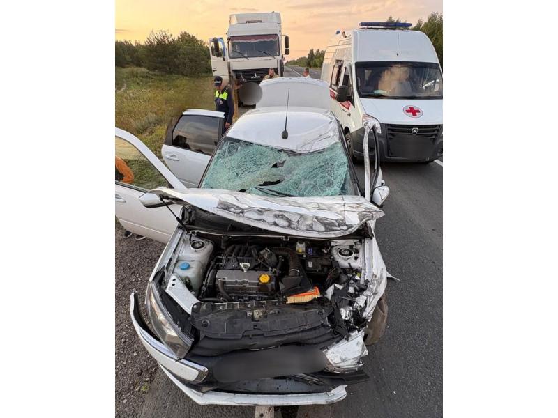 Грузовик крайне неудачно обронил свой груз и искалечил Granta