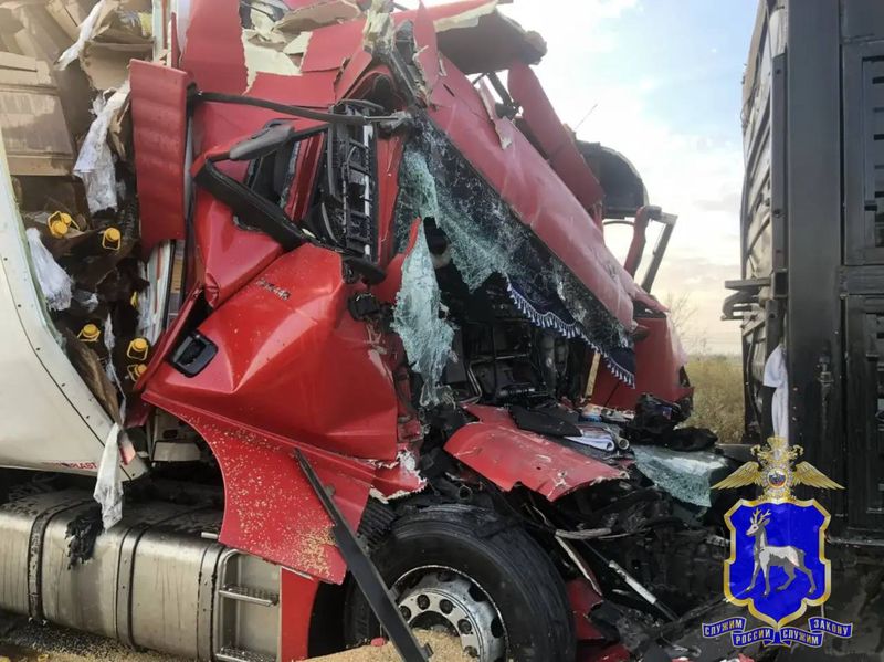 Раненый в ДТП молодой водитель на 1,5 часа оказался зажат в куче металла, в которую превратилась кабина MAN