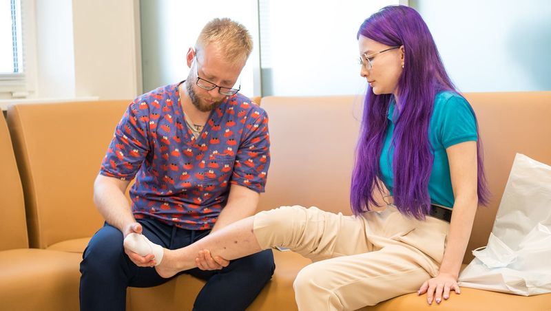 В Самарской области хирурги избавили девушку от болей и вернули ей красивую походку