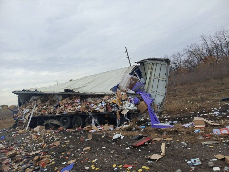 Реанимационная бригада увезла с места столкновения фур пострадавшего
