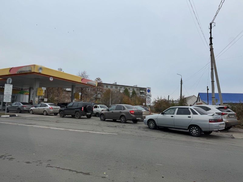 «Бензин не успевают подвозить»: жители Сызрани обвиняют друг друга в создании ажиотажа на АЗС