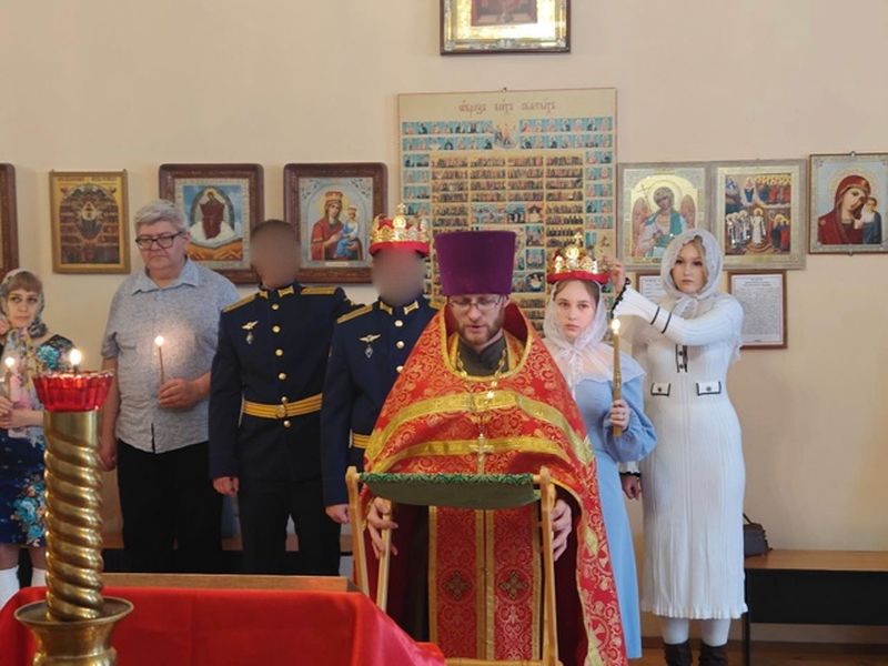 В храме при СВВАУЛ прошло венчание, впервые за 100 лет