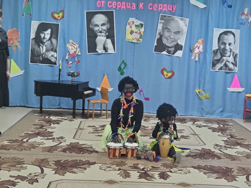 В Сызрани родители вместе с детьми преобразились в героев любимых мультиков ради памяти о мастерах детской песни