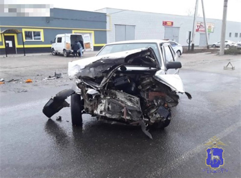 В Сызрани мужчина на ВАЗе совершил ошибку и устроил ДТП